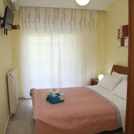 Julie's Holiday Flat 1 * PalaiónTsiflíkion