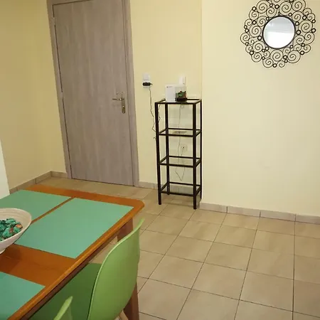 Julie's Holiday Flat 1 Apartmán